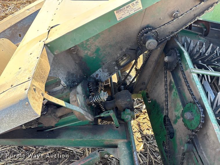 image for item EA4755 New Idea 327 corn picker