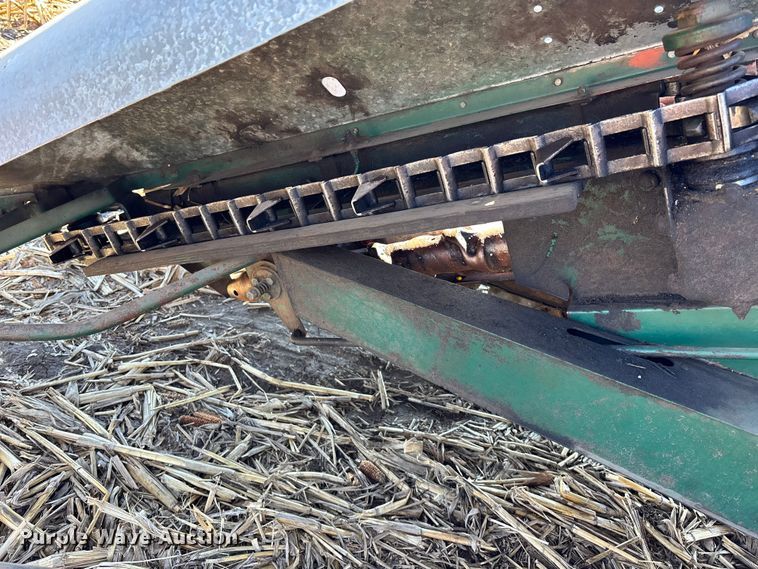 image for item EA4755 New Idea 327 corn picker