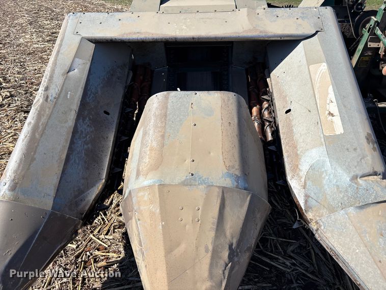 image for item EA4755 New Idea 327 corn picker