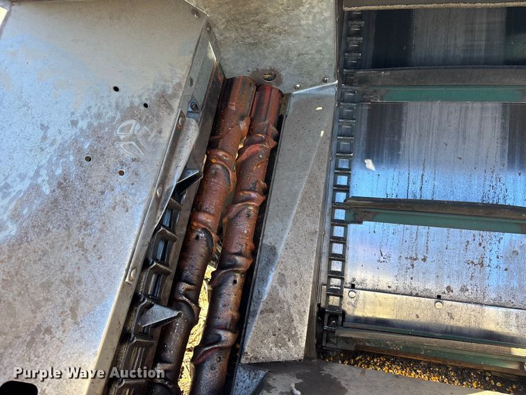 image for item EA4755 New Idea 327 corn picker