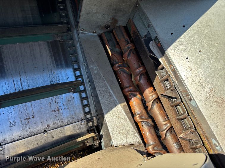 image for item EA4755 New Idea 327 corn picker