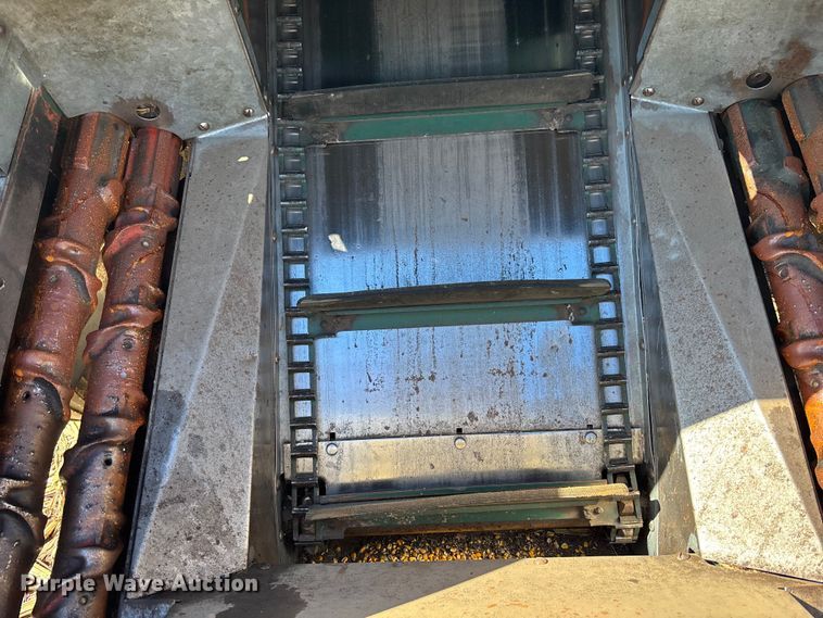 image for item EA4755 New Idea 327 corn picker