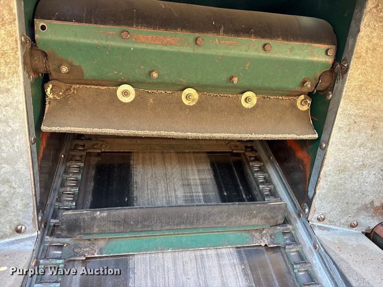 image for item EA4755 New Idea 327 corn picker