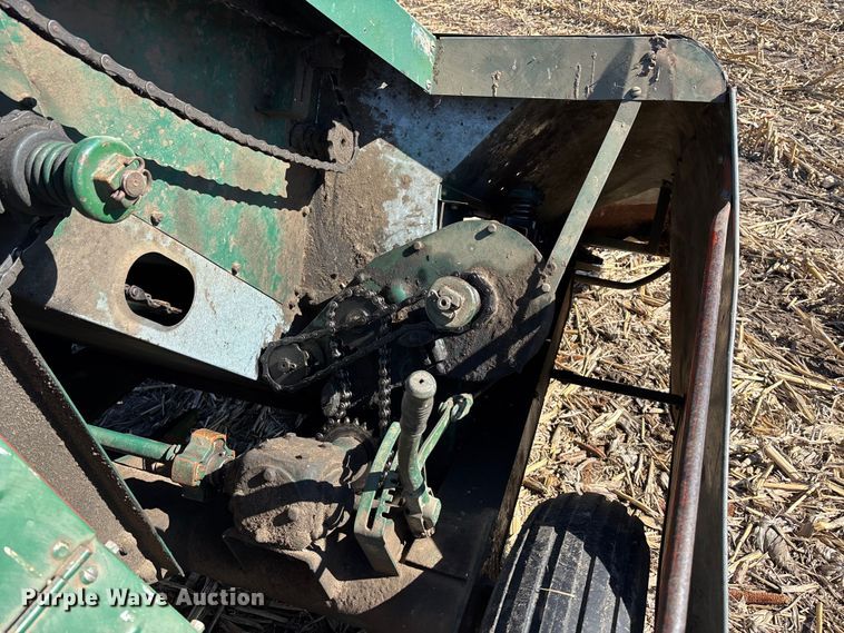 image for item EA4755 New Idea 327 corn picker