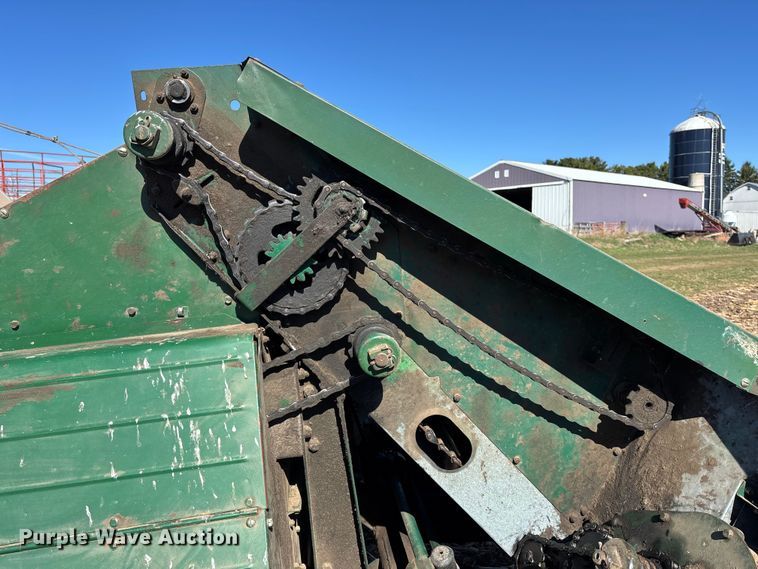 image for item EA4755 New Idea 327 corn picker