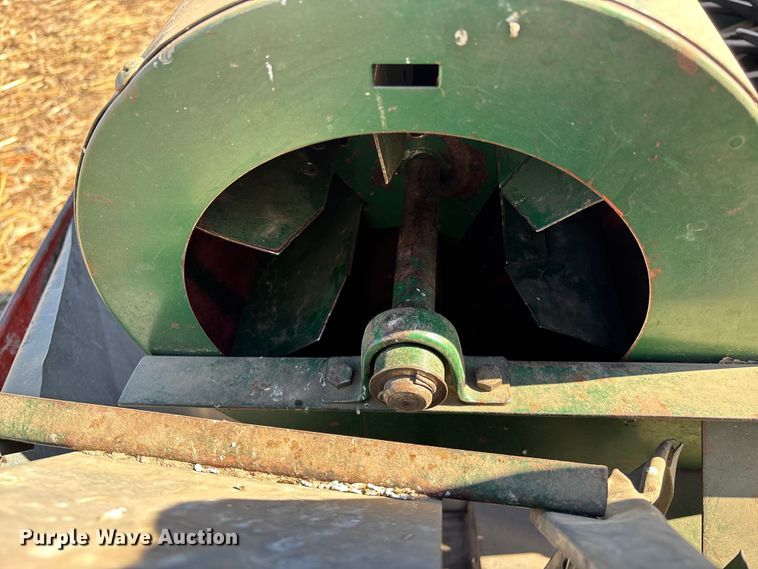 image for item EA4755 New Idea 327 corn picker