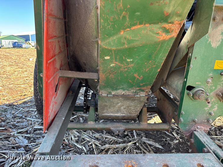 image for item EA4755 New Idea 327 corn picker