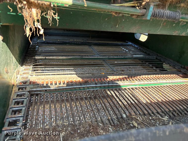 image for item EA4755 New Idea 327 corn picker