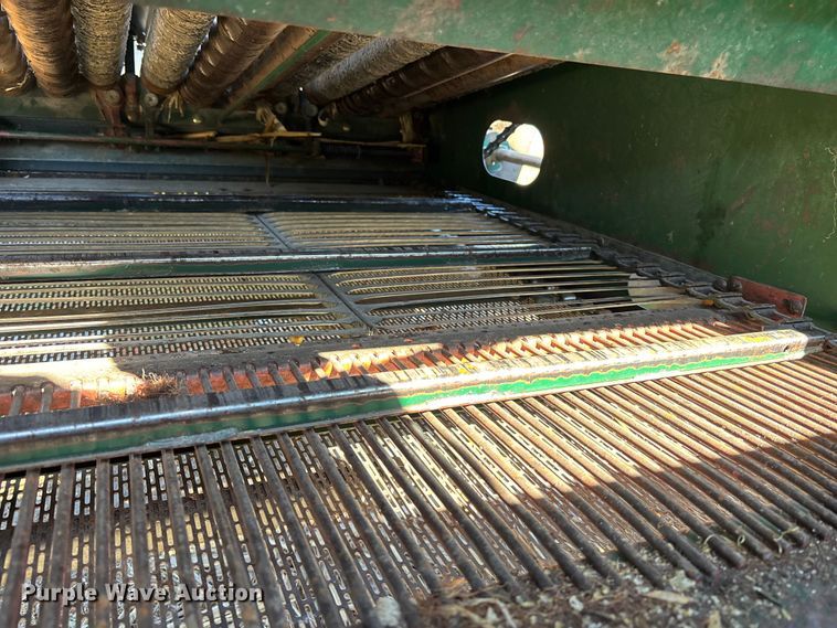 image for item EA4755 New Idea 327 corn picker