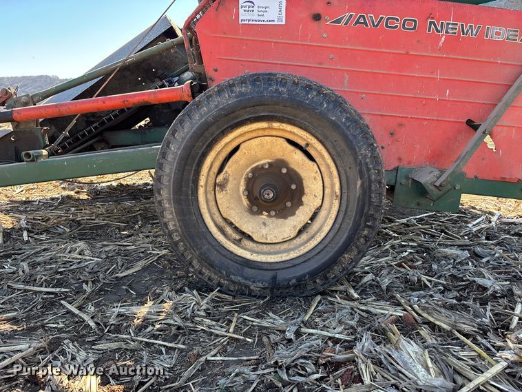 image for item EA4755 New Idea 327 corn picker