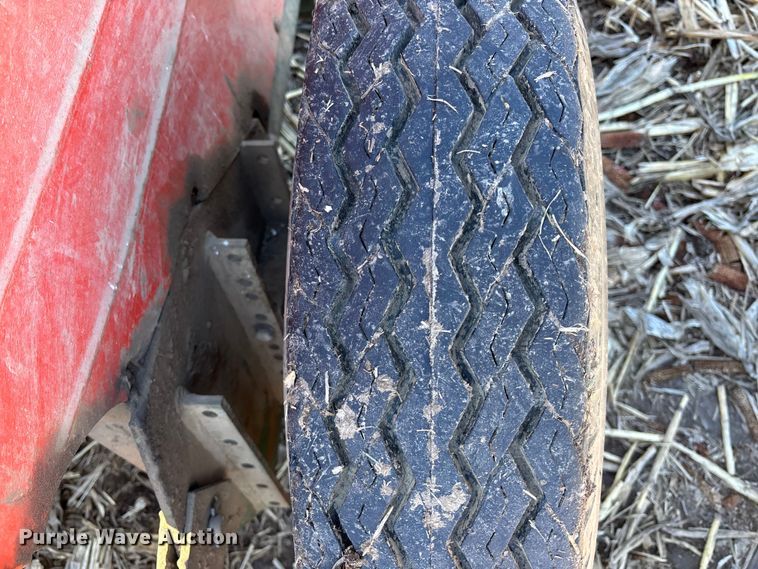 image for item EA4755 New Idea 327 corn picker