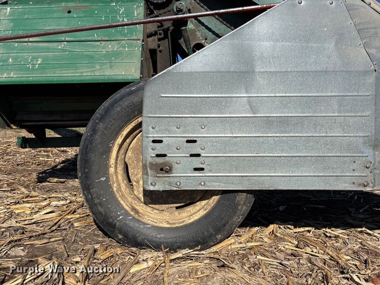 image for item EA4755 New Idea 327 corn picker