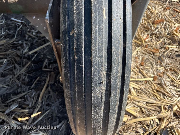 image for item EA4755 New Idea 327 corn picker