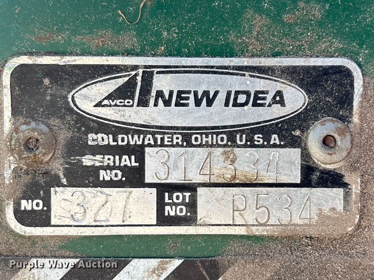 image for item EA4755 New Idea 327 corn picker