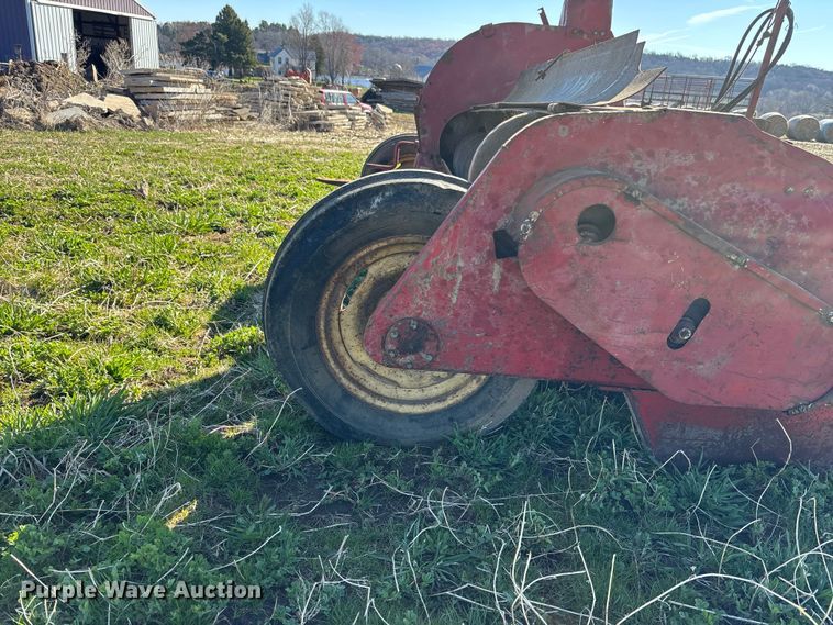 image for item EA4757 Sperry New Holland 36 forage harvester