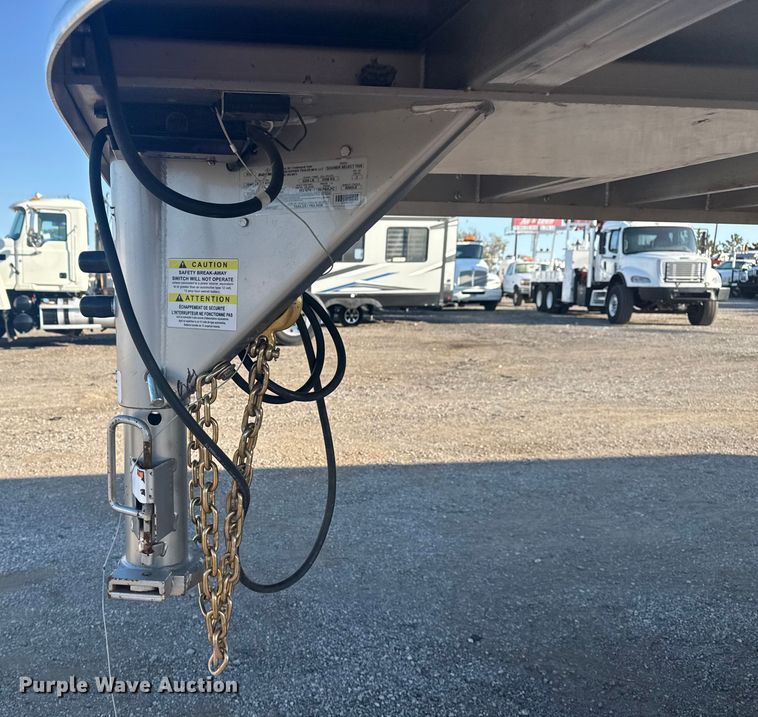 image for item EG1716 2025 Exiss Sooner Trailer Mfg. Sooner Select 7026 livestock trailer