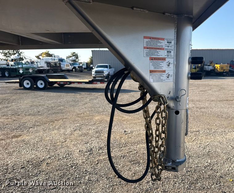 image for item EG1716 2025 Exiss Sooner Trailer Mfg. Sooner Select 7026 livestock trailer