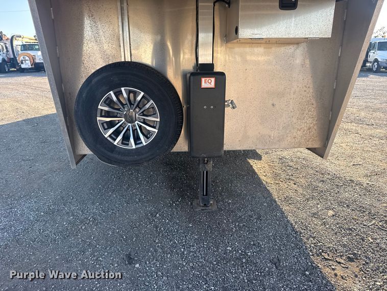 image for item EG1716 2025 Exiss Sooner Trailer Mfg. Sooner Select 7026 livestock trailer