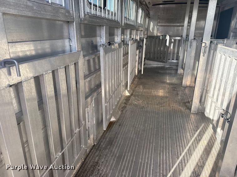 image for item EG1716 2025 Exiss Sooner Trailer Mfg. Sooner Select 7026 livestock trailer