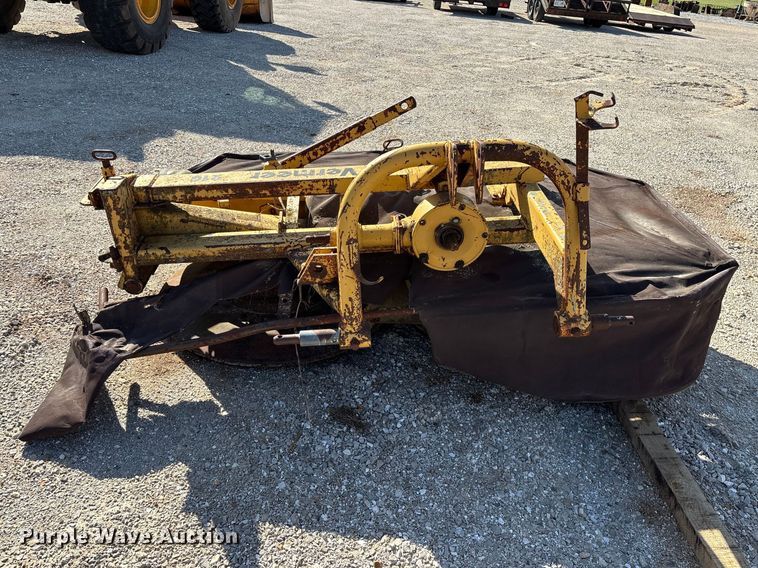 image for item EO4158 Vermeer 210 disc mower