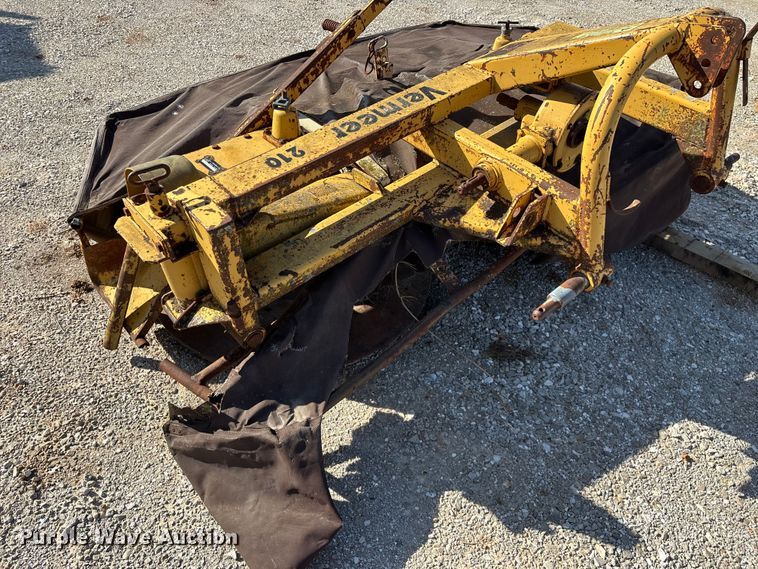 image for item EO4158 Vermeer 210 disc mower
