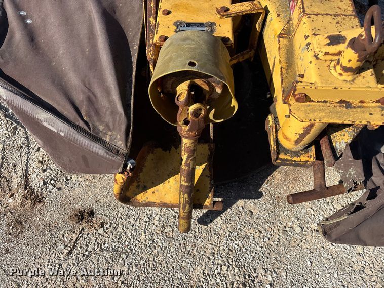 image for item EO4158 Vermeer 210 disc mower