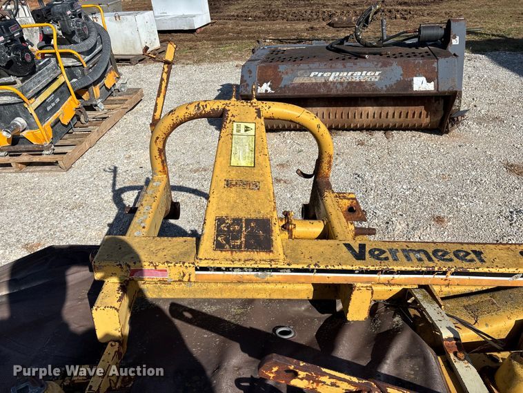 image for item EO4158 Vermeer 210 disc mower
