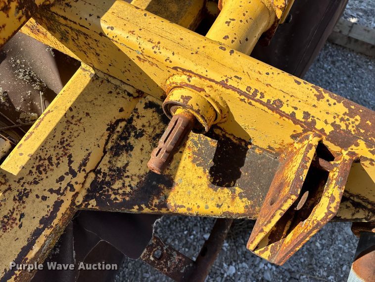 image for item EO4158 Vermeer 210 disc mower