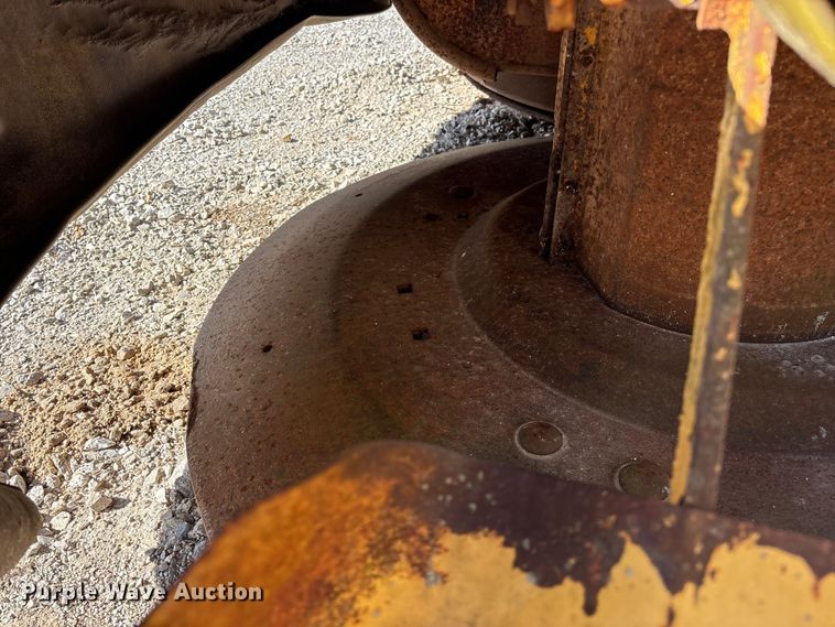 image for item EO4158 Vermeer 210 disc mower