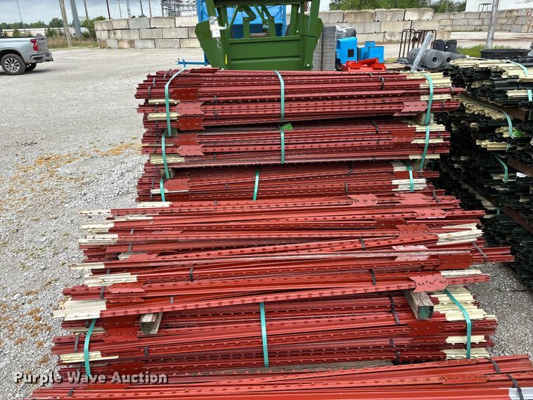 image for item EO4189 T-posts