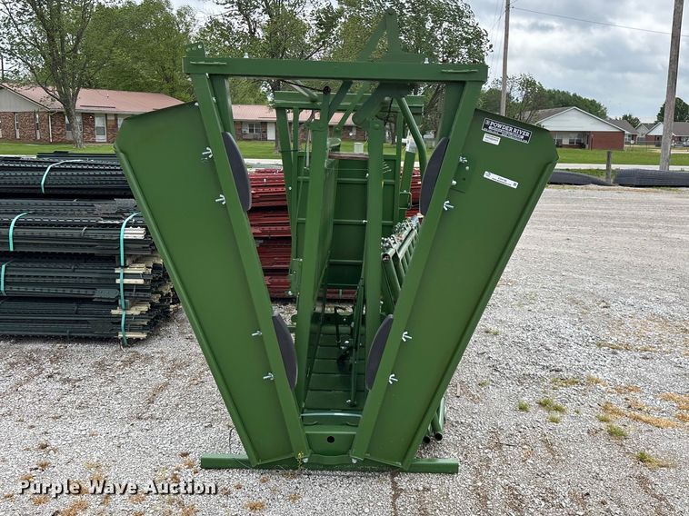 image for item EO4190 Powder River M1500 squeeze chute