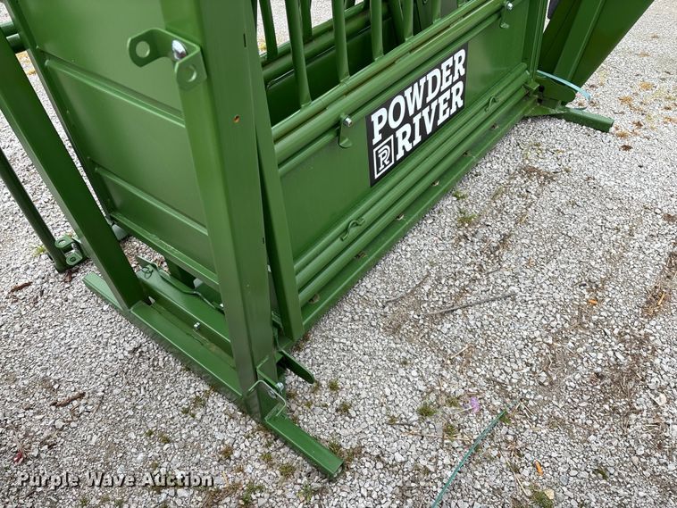 image for item EO4190 Powder River M1500 squeeze chute