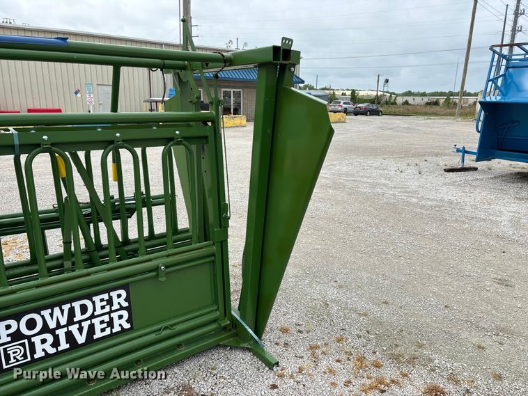 image for item EO4190 Powder River M1500 squeeze chute