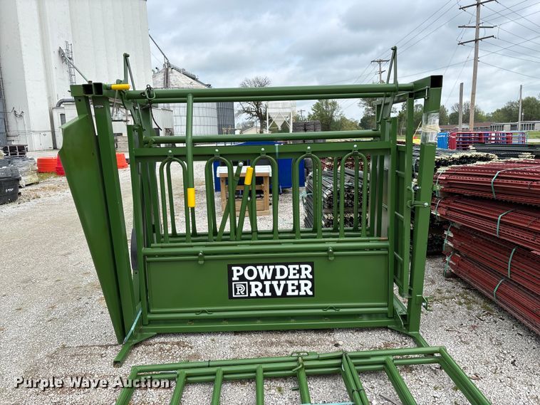 image for item EO4190 Powder River M1500 squeeze chute
