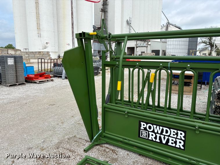 image for item EO4190 Powder River M1500 squeeze chute