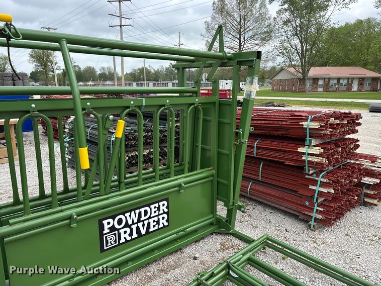 image for item EO4190 Powder River M1500 squeeze chute