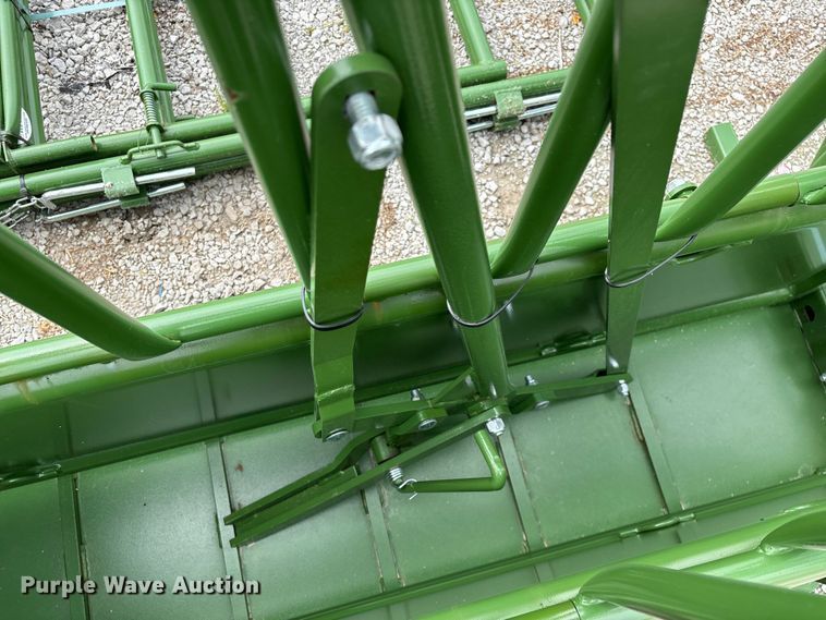 image for item EO4190 Powder River M1500 squeeze chute