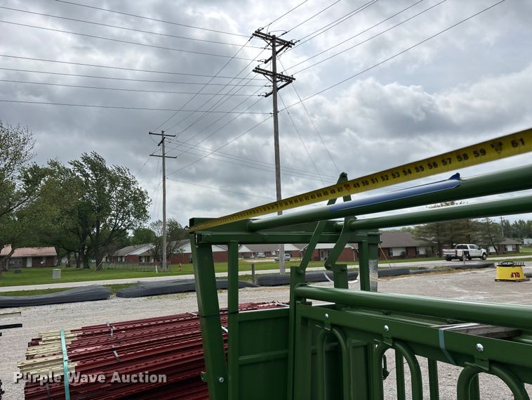 image for item EO4190 Powder River M1500 squeeze chute