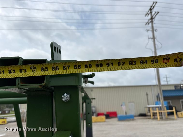 image for item EO4190 Powder River M1500 squeeze chute