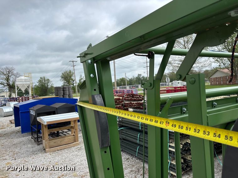 image for item EO4190 Powder River M1500 squeeze chute