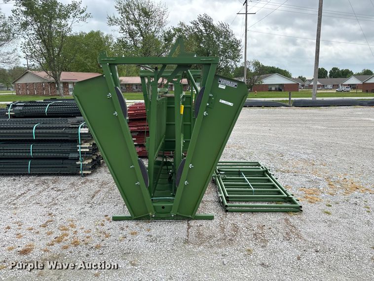 image for item EO4190 Powder River M1500 squeeze chute