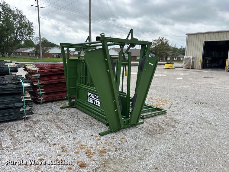 image for item EO4190 Powder River M1500 squeeze chute