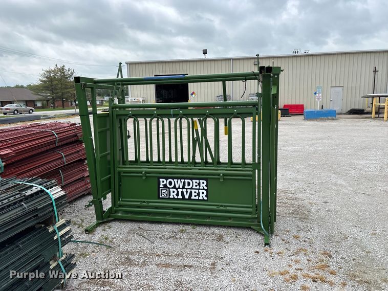 image for item EO4190 Powder River M1500 squeeze chute