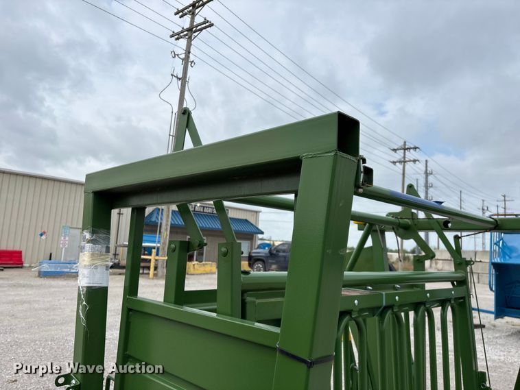 image for item EO4190 Powder River M1500 squeeze chute