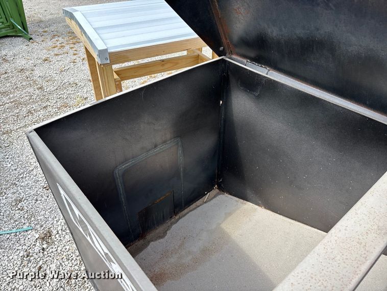 image for item EO4191 (3) livestock feeders