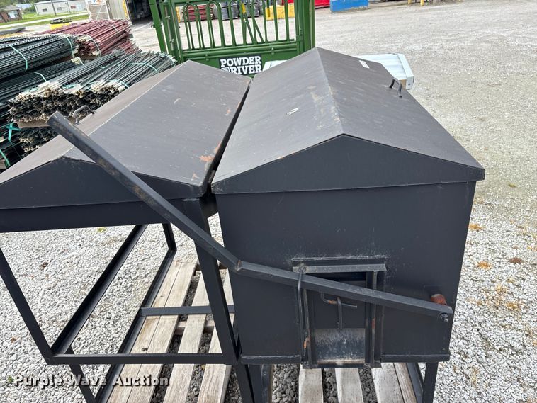 image for item EO4191 (3) livestock feeders
