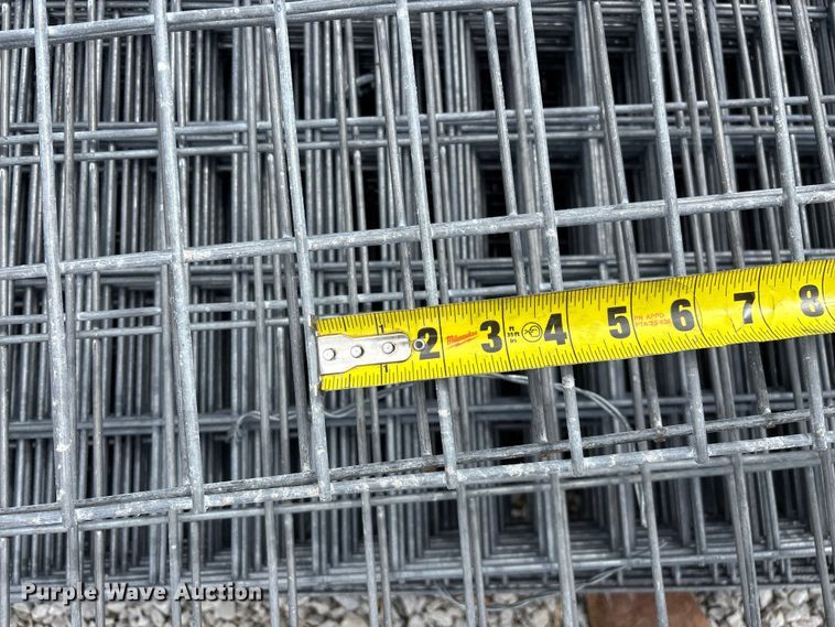 image for item EO4196 Approximately 48 wire fence panels