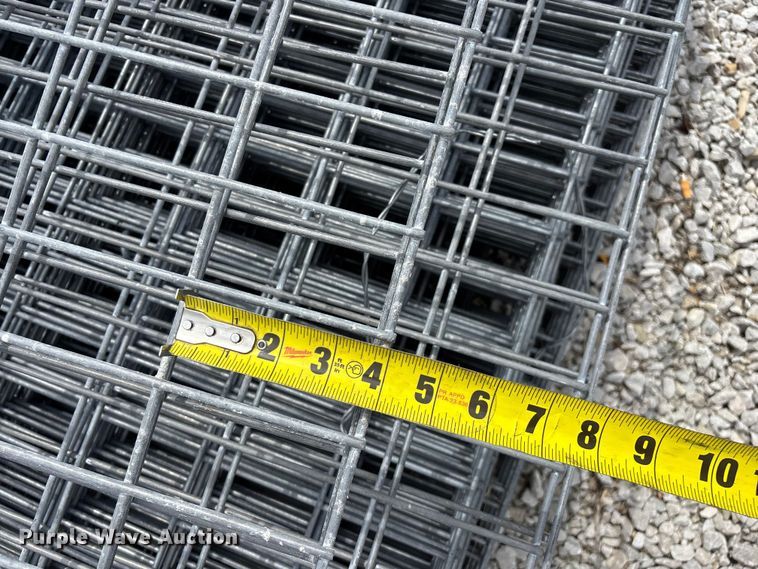 image for item EO4196 Approximately 48 wire fence panels