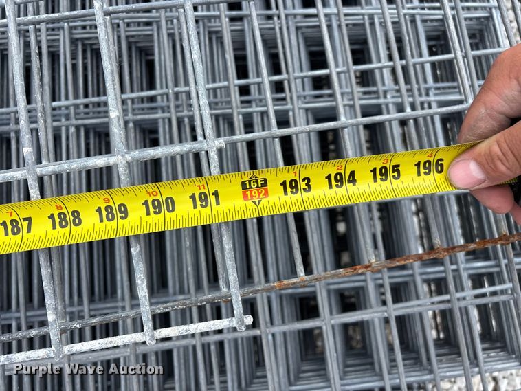 image for item EO4196 Approximately 48 wire fence panels