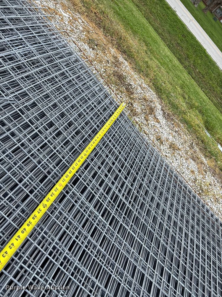 image for item EO4196 Approximately 48 wire fence panels